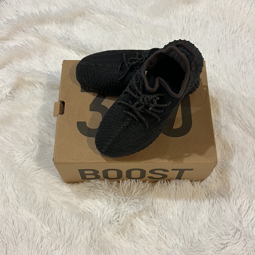 Authentic Yeezy Boost 350 v2 black kids